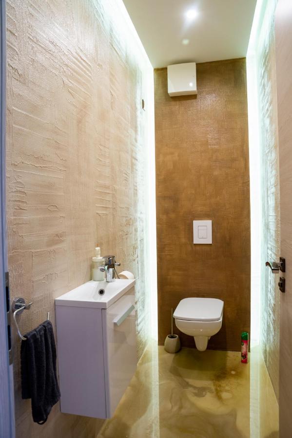 Dream Apartman 2 With Free Parking غيور المظهر الخارجي الصورة